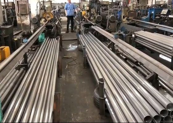 स्टेनलेस सीमलेस स्टील पाइप निर्माता के साथ गर्म लुढ़काया तकनीक और मोटाई रेंज 0.3mm-150mm