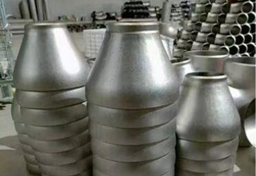 बट वेल्डिंग कनेक्शन के साथ स्टील पाइप फिटिंग उच्च संक्षारण प्रतिरोध WPB ग्रेड फोल्डेड स्टेनलेस स्टील फ्लैंग्स